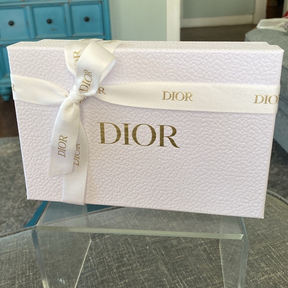 Dior Red Velvet Cosmetic Pouch - Picture 4 of 10